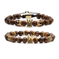 Handgefertigte Tigerauge-Perlenarmbänder mit goldenen Kronen-Charms und gewebten Seilen - 2-teiliges Set / Tigerauge-Stein-Perlenarmband-Set