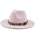 Detailed view of the leopard print belt and metal buckle on the pink wool fedora hat - M (56-58cm) / Pink