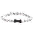 Pulsera para hombre de turquesa blanca con un dije de cabeza de león en micro-pavé - Color gunmetal