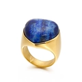 Anello dorato massiccio con una grande pietra preziosa blu dalla forma irregolare - US 7 / Stile Pietra Blu a Forma di Cuore (KR52434-GC)
