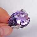 Bague cocktail classique en argent avec grand zircon violet ovale et pavé de pierres - US 6