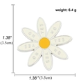 Daisy enamel pin in white and yellow with 'YES NO' engraving, 3.5cm zinc alloy badge - A00673 YES/NO Text Daisy