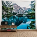 Arazzo paesaggio forestale con maestosa montagna innevata e riflesso sul lago decorativo - 150x130cm / 38-Lago della Montagna Innevata