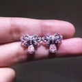 Boucles d'oreilles nœud argenté avec pierre rose en goutte et cristaux pavés - Rose