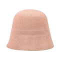 Detail eines hellrosa Strick-Fischerhutes mit feiner Stricktextur und runder Passform - M (56-58cm) / Rosa