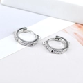 Orecchini a cerchio geometrici argento con borchie e zirconi da donna - Argento