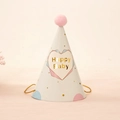 Papieren feestmuts met stippen en roze pompon met Happy Baby-tekst voor verjaardagen - Happy Baby Hart Stijl