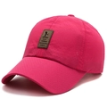 Berretto sportivo rosa acceso traspirante con fori laser e toppa in pelle marrone - Regolabile / Rosa Rosso