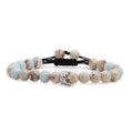 Bracciale intrecciato in pietre imperiali con ciondolo a corona d'argento su sfondo bianco - Stile Corona in Diaspro Imperiale