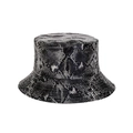 Dettaglio della trama a pelle di serpente sul cappello a secchiello in pelle PU - M (56-58cm) / Nero