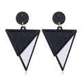 Orecchini geometrici in acrilico con trama macchiata in bianco e nero alla moda - Triangolo
