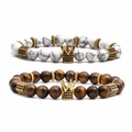 Set di braccialetti con perline intrecciate in turchese bianco e corone dorate - Set D (Corona Turchese Bianca e Occhio di Tigre)