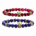Set di bracciali con perline occhio di tigre e turchese con ciondoli a corona dorata - Set B (Corona Rosso Rosa e Blu Profondo)