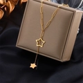 Elegante collar con colgante de pentagrama dorado y cadena de clip en joyero de lujo - Cadena de Clip de Doble Estrella (N941)