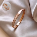 Brazalete minimalista de acero inoxidable oro rosa con incrustación de nácar y cristales - Oro Rosa (Z236C)