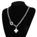 Collana hip hop in acciaio inossidabile argento lucido con croce e chiusura OT su busto - Collana Color Acciaio (KN202631-Z)