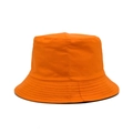 Detail van een feloranje katoenen vissershoed met parallelle stiksels op de rand - M (56-58cm) / Oranje