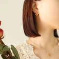 Set gioielli con collana choker e orecchini a perline dorate con design geometrico - Orecchini d'oro