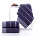 Lot de 3 serviettes en coton violet foncé avec coutures ondulées et bord rayé - Bleu foncé