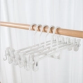 Platzsparender weißer Hosenbügel mit Clips für rutschfeste Schrankorganisation - 3031 Rutschfest / Weiß