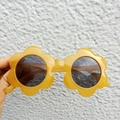 Simpatici occhiali da sole a fiore gialli per bambini con lenti grigio scuro - Giallo