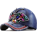 Berretto da baseball in denim blu da donna con grande farfalla decorata con strass colorati - Blu Denim