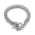 Minimalistisches silbernes zweilagiges Kettenarmband mit Herz-Knebelverschluss auf Weiß - Mehrlagige Kette Herz Knebel Stil (KB147716-Z)