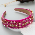 Handgefertigtes Haarband aus rosa Satin mit lila Kristallblumen und Steinen - Rosarot