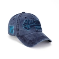 Dettaglio del cappello vintage con ricamo Always 75 e trama in cotone lavato blu - M(56-58cm) / Blu
