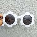 Simpatici occhiali da sole a fiore bianchi per bambini con lenti grigio scuro - Bianco Solido
