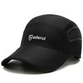 Berretto sportivo nero ad asciugatura rapida con logo bianco e tessuto a rete traspirante - Regolabile / Nero