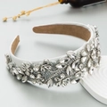 Cerchietto barocco vintage con fiori di cristallo colorati e strass su raso bianco lucido - Bianco