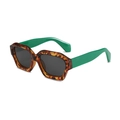 Stylische quadratische Sonnenbrille mit Schildpatt-Rahmen und grünen Bügeln im Retro-Stil - Schildpatt Rahmen Grüne Bügel Graue Gläser
