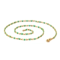 Collier minimaliste en acier titane doré avec perles de résine vertes sur fond blanc - 450*2mm / Vert