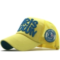 Cappellino trucker giallo con ricamo IRIS 3D e patch Oakland visto da un'angolazione 45° - Adulto 54-60CM / Giallo