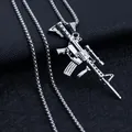 Collier pour homme en acier titane argenté avec pendentif fusil réaliste et chaîne - Fusil de Chasse + Chaîne en Acier Inoxydable