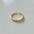 Anello aperto in argento sterling 925 placcato oro con sottile scanalatura centrale - Stile Scanalato / Oro