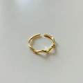 Anello regolabile a onde in argento 925 dorato dal design minimalista e moderno - Stile a Onda / Oro