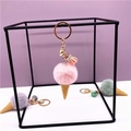 Süßer Plüsch Eistüten Schlüsselanhänger mit bunten Fellkugeln und goldenem Ring - Rosa