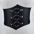 Breiter elastischer Taillengürtel aus schwarzem PU-Leder mit drei silbernen Metallringen - Großer Rundschnallenstil (Z-8206)