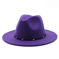 Détail d'un chapeau en laine violet avec ruban noir et accents métalliques dorés - M(56-58cm) / Violet