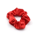 Elastico per capelli in raso di seta rosso con morbida trama plissettata - Rosso