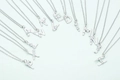 Vue détaillée de pendentifs lettre en argent avec micro-pavage de zircons étincelants - Lettre A / Platine