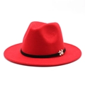 Dettaglio del cappello di lana rosso con fascia nera e fibbia a fiocco in strass - M (56-58cm) / Stile Fibbia in Metallo con Fiocco in Strass / Rosso
