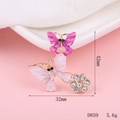 Détail du pendentif papillon 42mm x 32mm avec mesures de taille et poids de 5.6g - D859 Papillon fleur de prunier