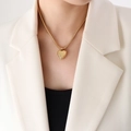 Vergoldete Schlangenkette aus Edelstahl mit dreidimensionalem Herzanhänger für Damen - Goldene Herzhalskette