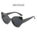 Moderne Katzenaugen-Sonnenbrille mit grauem Rahmen, schwarzen Akzenten und grauen Gläsern - Grau/Schwarz