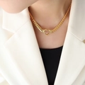 Collar minimalista de acero de titanio chapado en oro con colgante de corazón en modelo - 40+5cm / Dorado