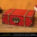 Caja de madera roja vintage con cerradura antigua y esquinas metálicas, 27,5x21,5 cm - Mediano Rojo - Cierre de Pestillo