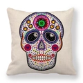 Vista detallada de funda de cojín de lino bohemio con diseño de calavera de colores - Estilo 4